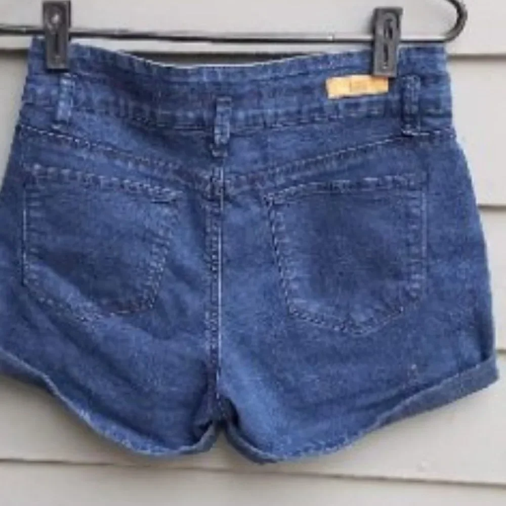L E I shorts good